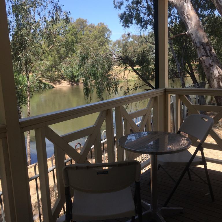 Wagga Wagga Beach Caravan Park Hotel Room photo