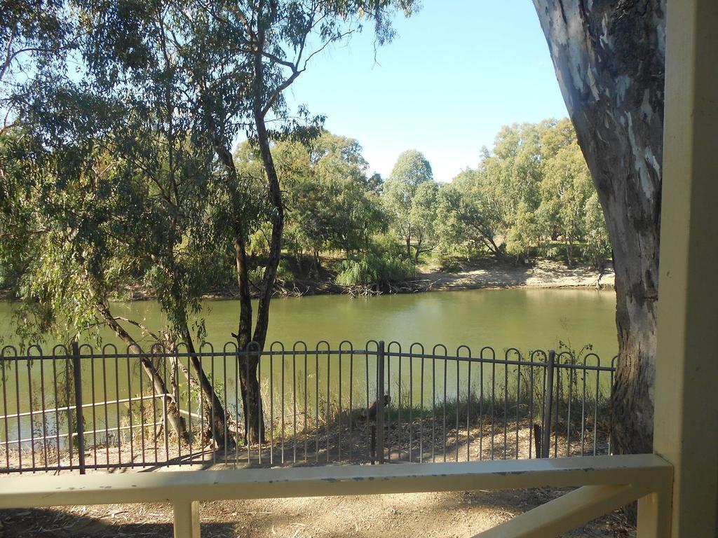 Wagga Wagga Beach Caravan Park Hotel Room photo