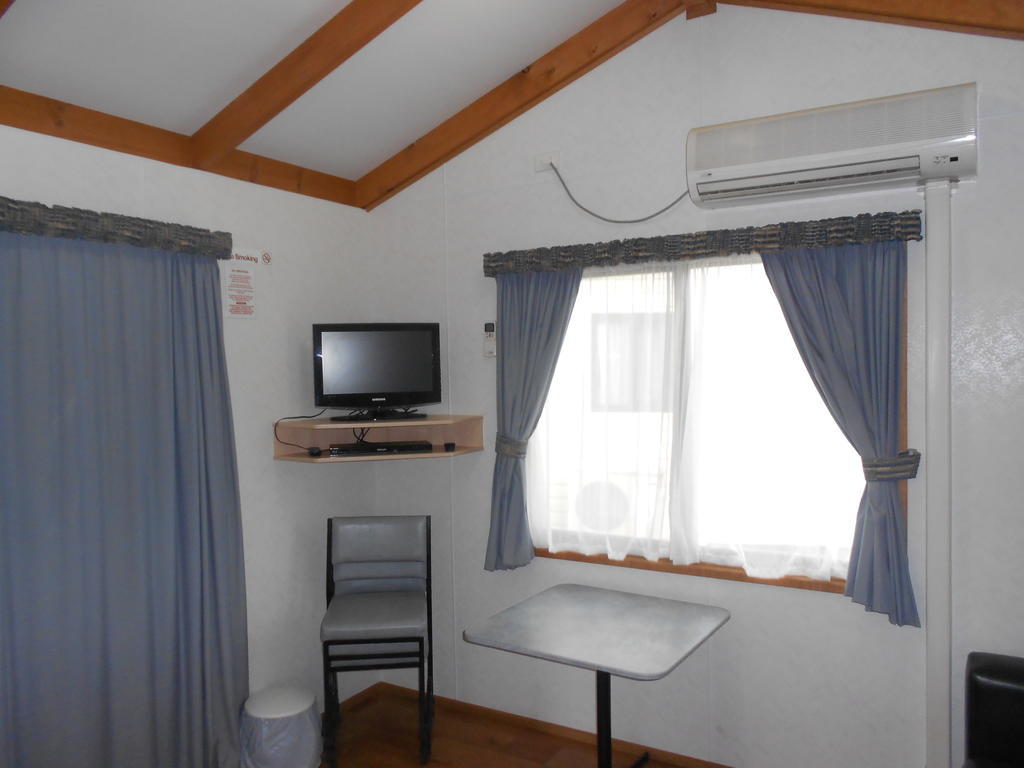Wagga Wagga Beach Caravan Park Hotel Room photo
